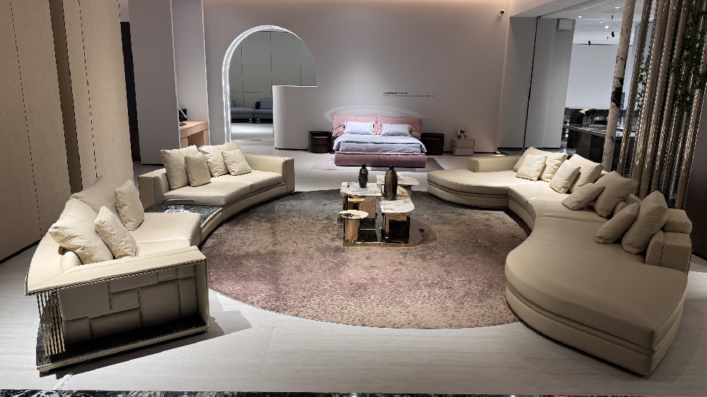 Italian light luxury style